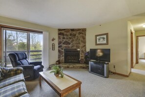 Smart TV, lareira, DVD player