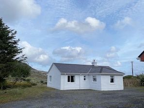 Exterior - Cottage 396 - Roundstone - sleeps 6 guests  in 3 bedrooms (Roundstone)