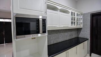 Deluxe Double Room | Shared kitchen