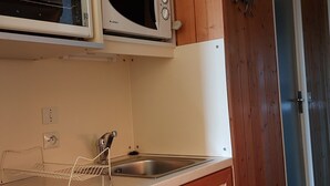 A kitchen with a microwave, sink, and stove. - Ski-in studio, pets allowed, Arc 1800 (Les Arcs 1800)