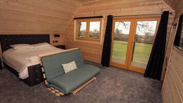 5 bedrooms, iron/ironing board, free WiFi, bed sheets