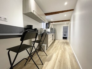 Refrigerador, microondas, horno, placa de cocina