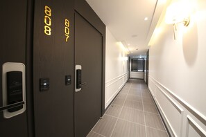 Down comforters, in-room safe, free WiFi, bed sheets - Hotel Stay Gumi (Gumi)