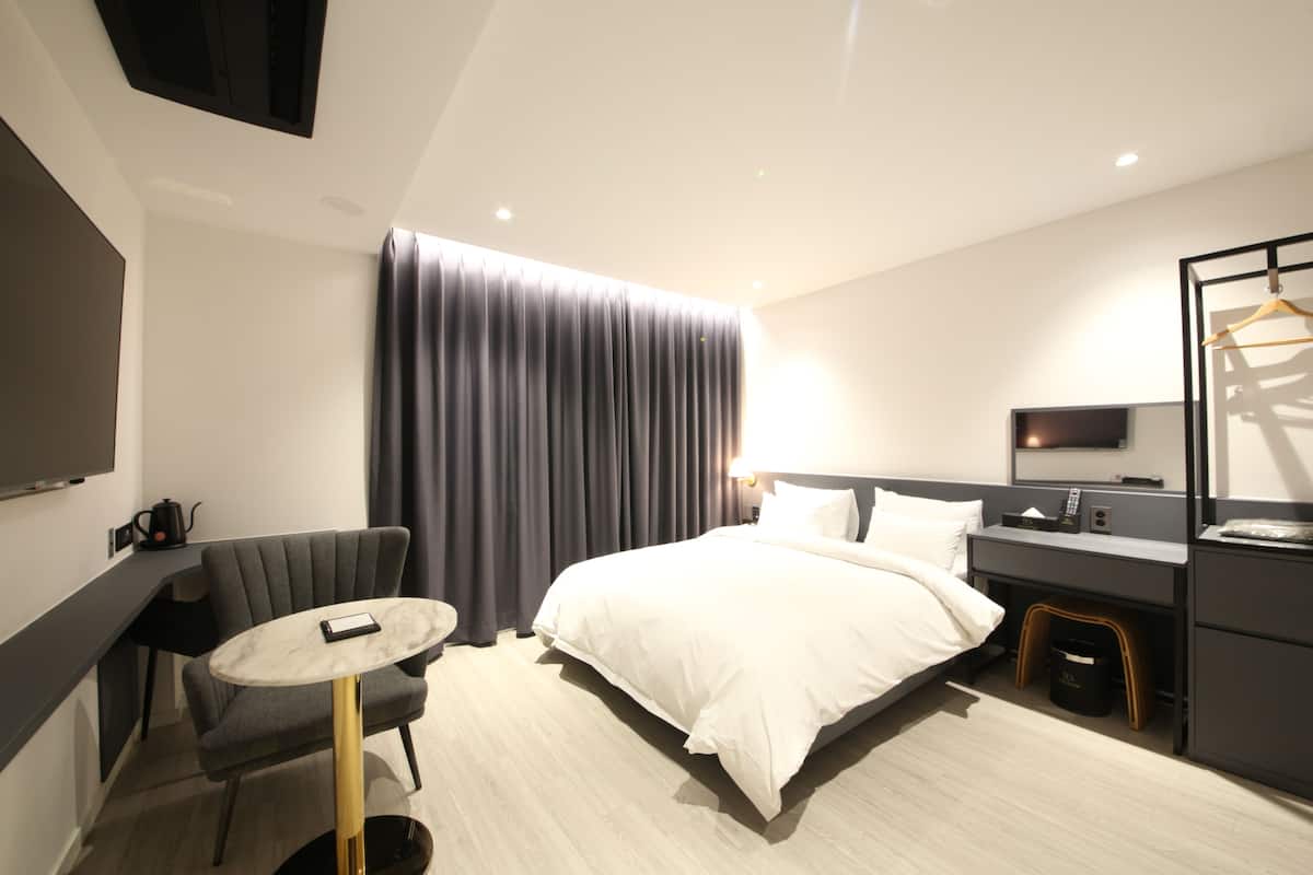 Standard Room (No Breakfast on Sat&Sun) | Down duvets, in-room safe, free WiFi, bed sheets