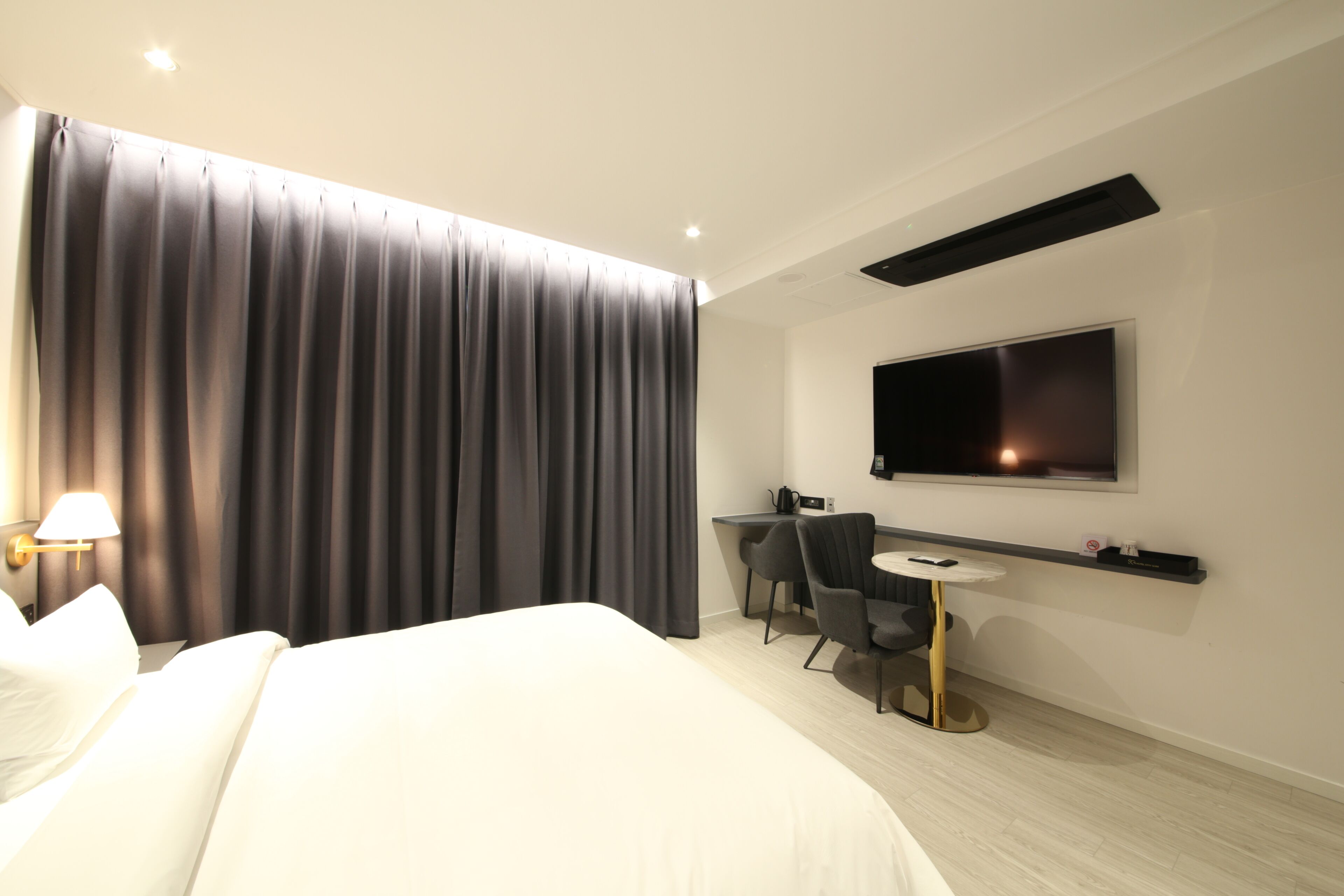 standard room (no breakfast on sat&sun) | down duvets, in-room safe, free wifi, bed sheets