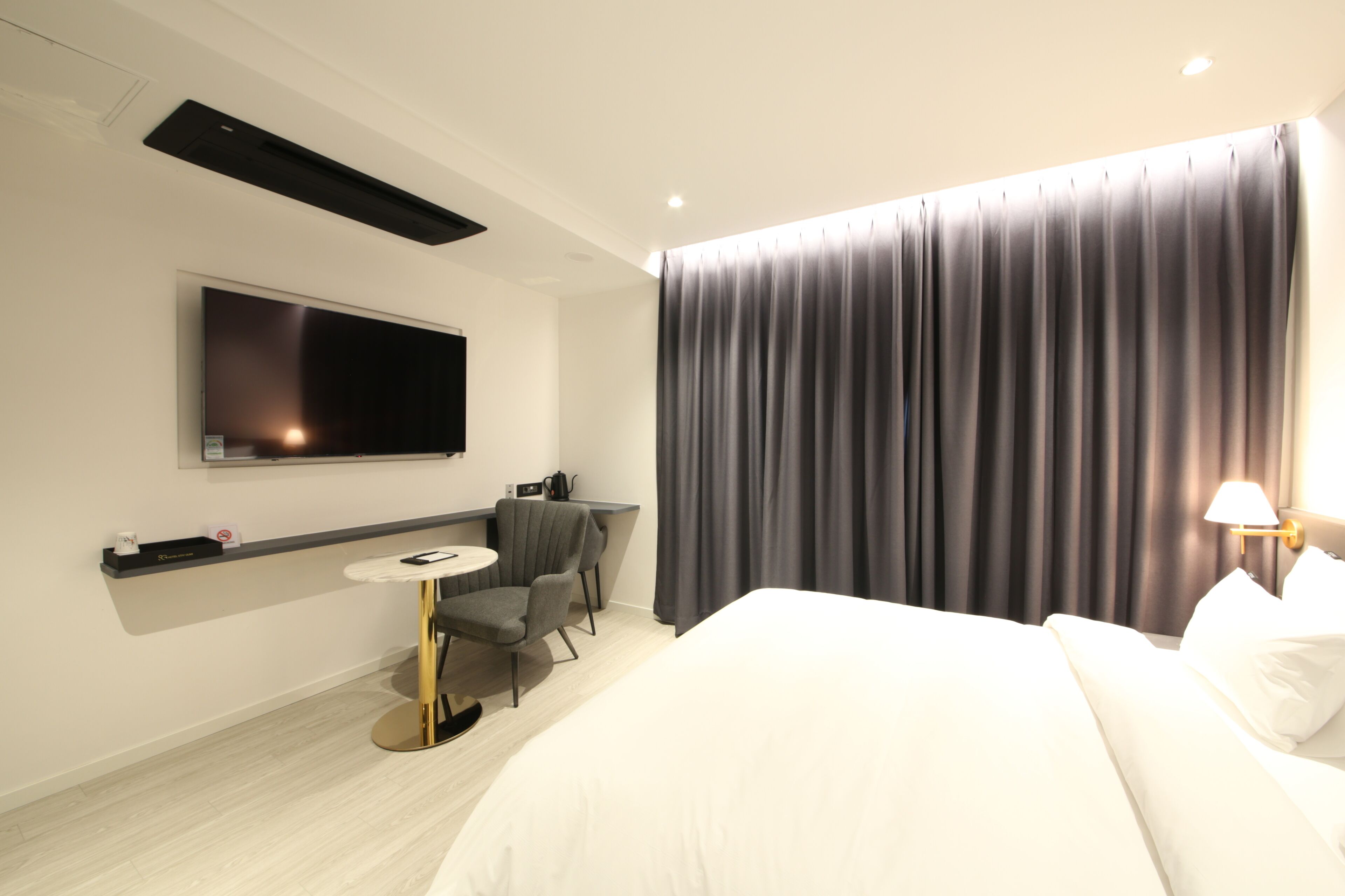 standard room (no breakfast on sat&sun) | down duvets, in-room safe, free wifi, bed sheets