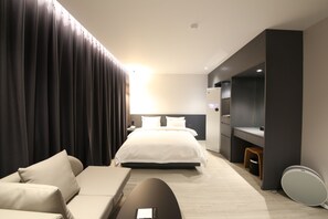 Deluxe Room (No Breakfast on Sat&Sun) | Down comforters, in-room safe, free WiFi, bed sheets - Hotel Stay Gumi (Gumi)