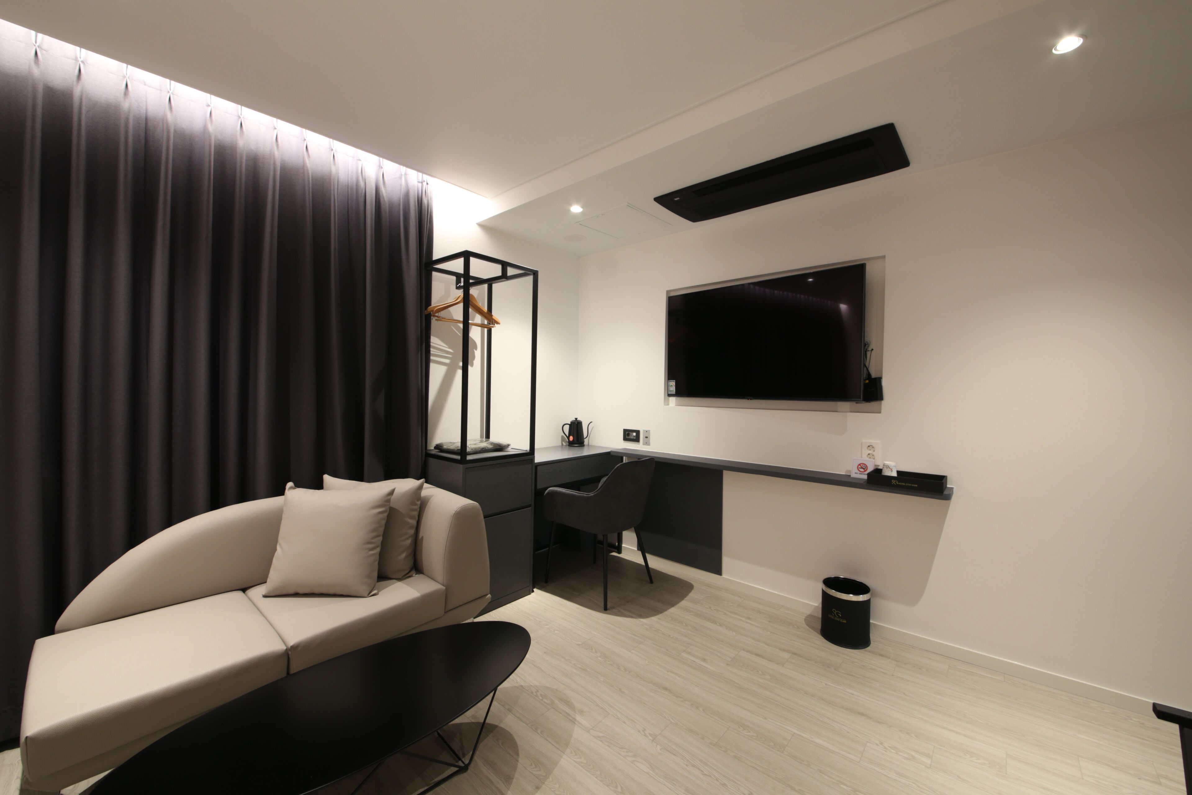 basic twin room (no breakfast on sat&sun) | down duvets, in-room safe, free wifi, bed sheets