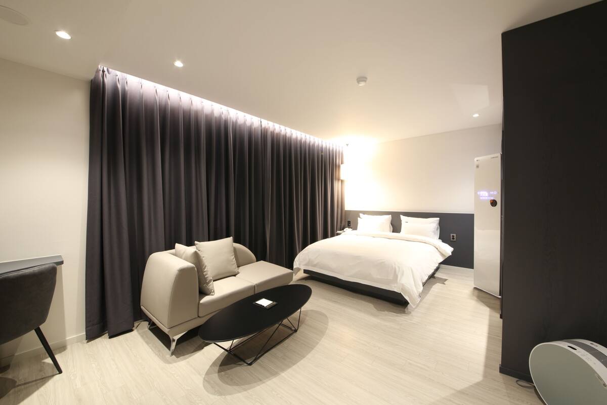 deluxe room (no breakfast on sat&sun) | down duvets, in-room safe, free wifi, bed sheets