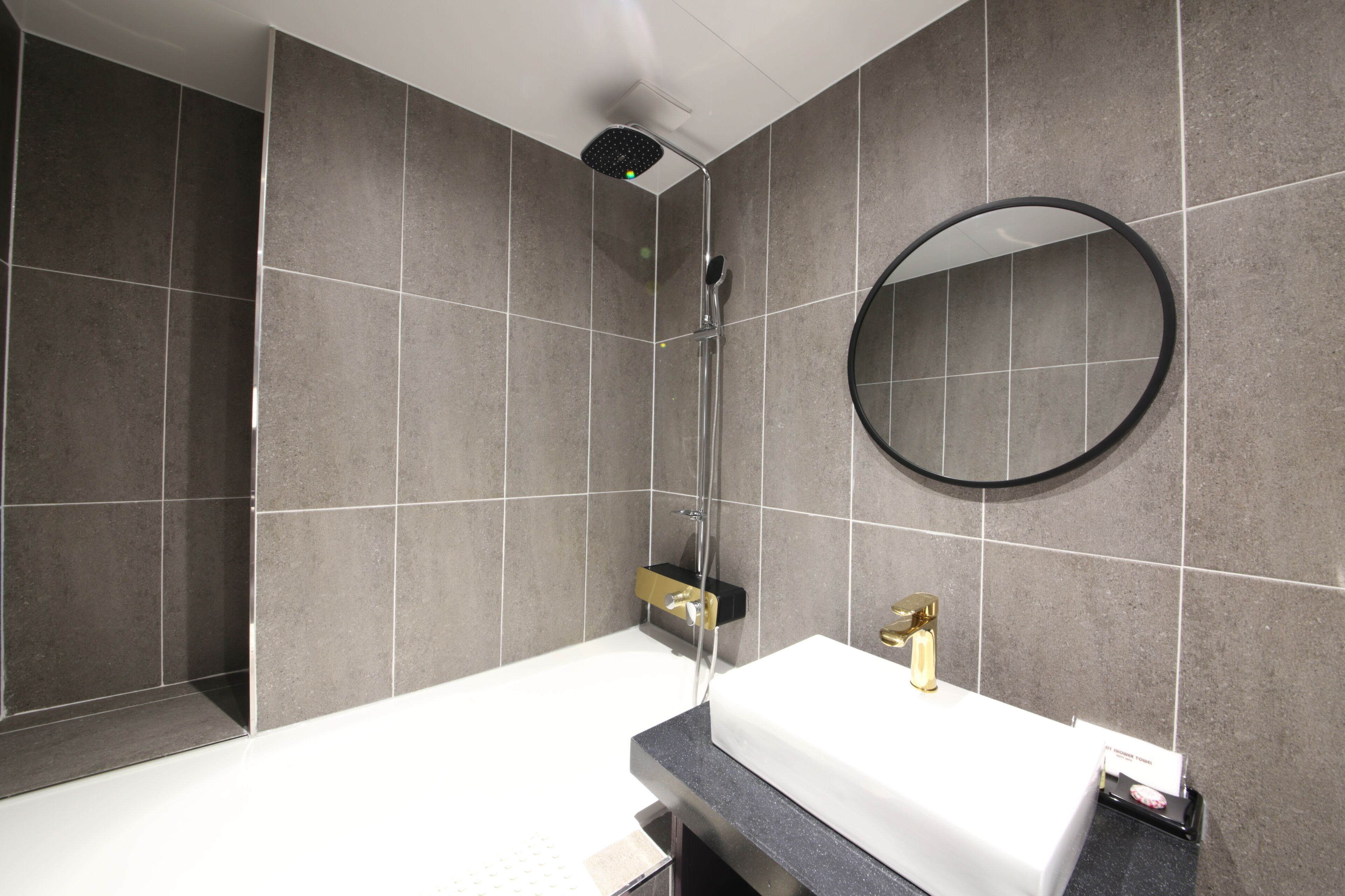 standard room (no breakfast on sat&sun) | bathroom | separate bathtub and shower, free toiletries, hair dryer, dressing gowns