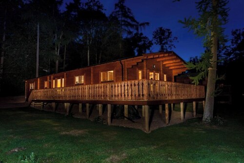 iLodge  73 - Luxury Log Cabin with Hot Tub and Woodburner 🏡