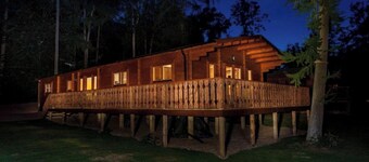 iLodge  73 - Luxury Log Cabin with Hot Tub and Woodburner 🏡