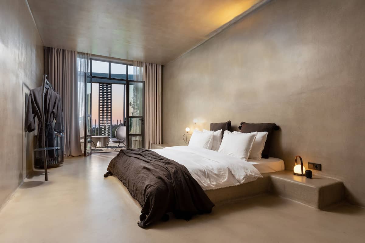 Paradise Suite | Premium bedding, minibar (some free items), blackout drapes, WiFi (free)