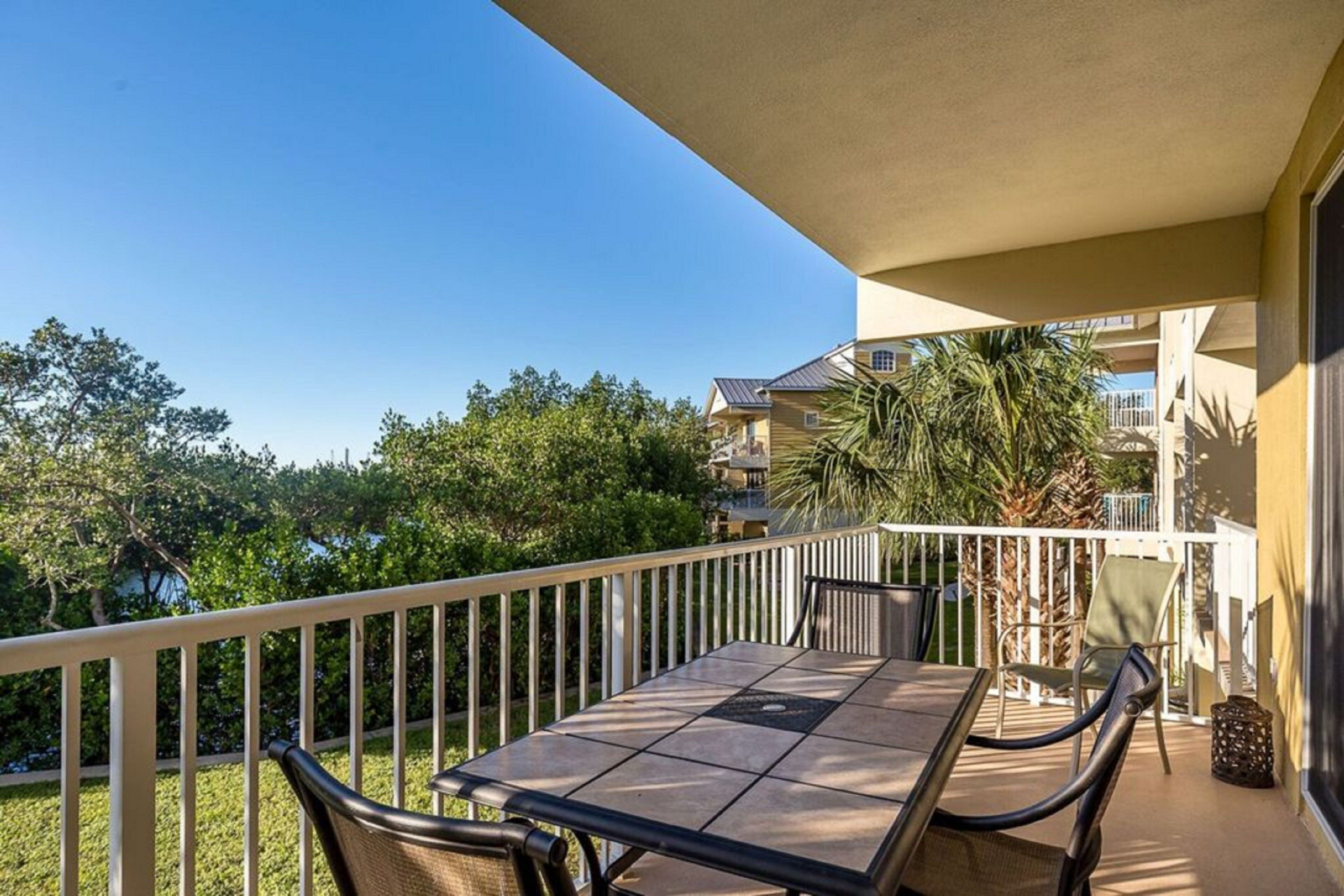 Waterfront Town Home w/ Private Beach Access - Near Dining, Golf, & Marina