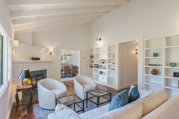 Smart TV, fireplace, offices