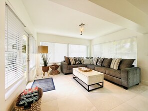 Smart TV, fireplace, ping pong