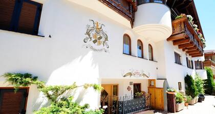 HIRSCH by Summit Residence