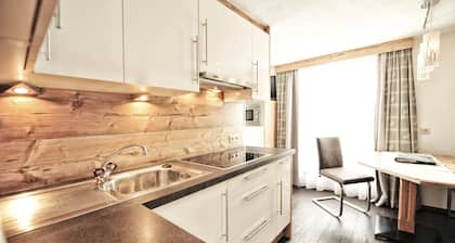 HIRSCH by Summit Residence