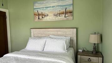 2 bedrooms, iron/ironing board, free WiFi, bed sheets