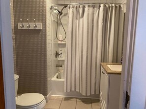 Combined shower/bathtub, hair dryer, towels, soap