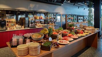 Tägliches Frühstücksbuffet (179 SEK pro Person)