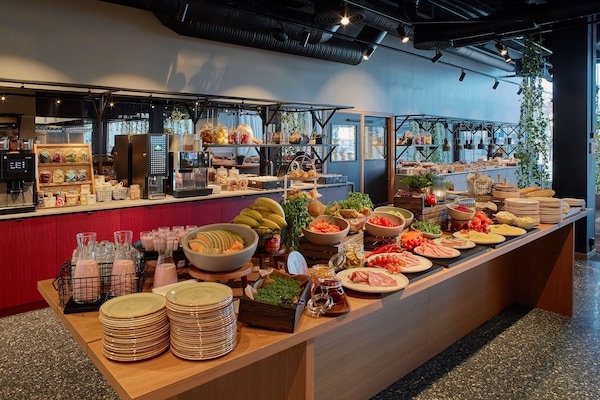 Daily buffet breakfast for a fee