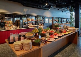 Desayuno buffet todos los días (con cargo)