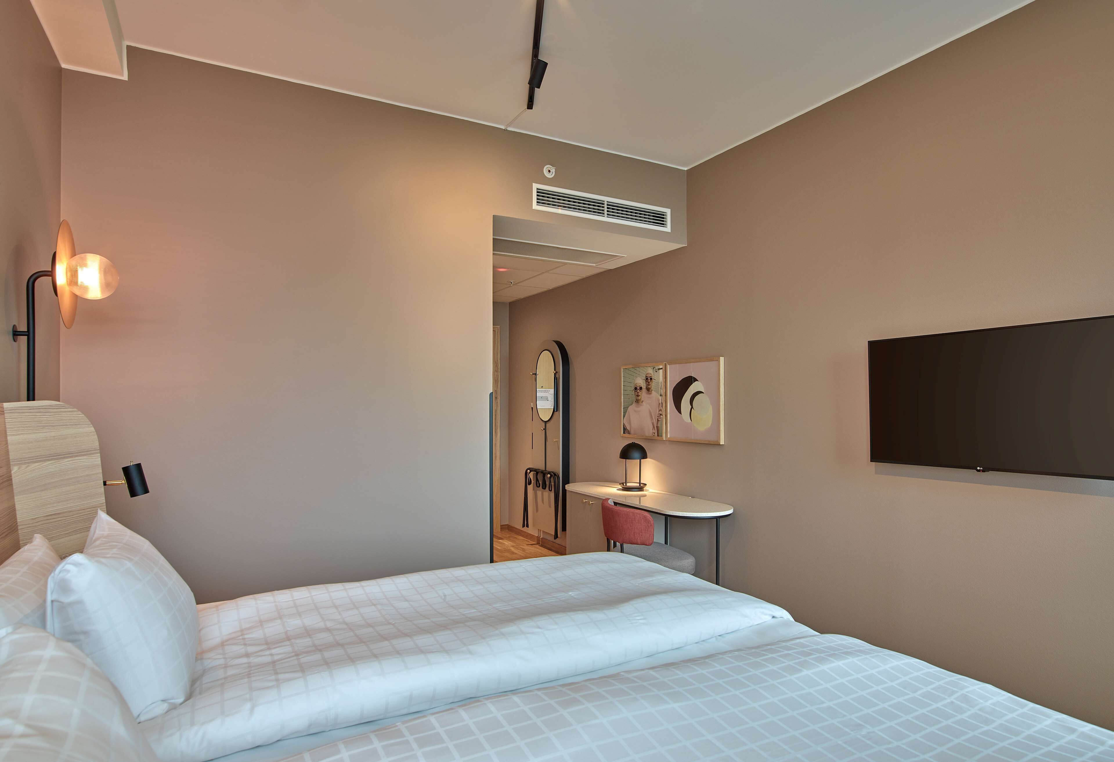 standard twin room | in-room safe, desk, iron/ironing board, free cots/infant beds