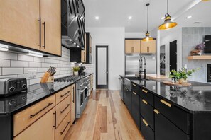 Réfrigérateur, micro-ondes, four, lave-vaisselle