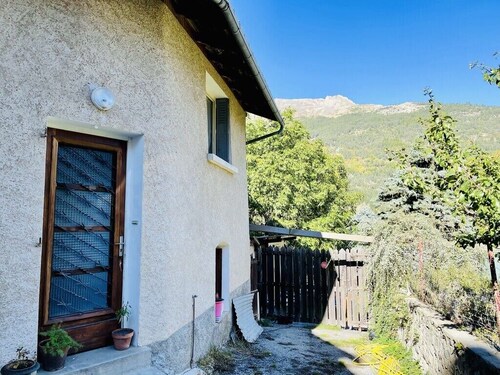 Nice Chalet With View On The Mountain