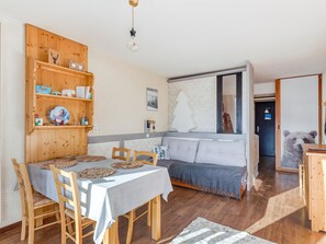 Interior - Sunny studio with balcony (La Clusaz)