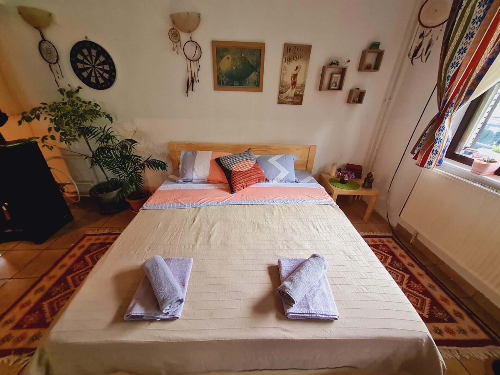 Iron/ironing board, free WiFi, bed sheets