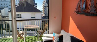 LE CLOS DES 2 CAPS - RENOVATED CONTEMPORARY 2 BED APARTMENT 2 STEPS FROM THE SEA