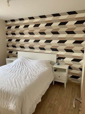 2 bedrooms, WiFi - LE CLOS DES 2 CAPS - RENOVATED CONTEMPORARY 2 BED APARTMENT 2 STEPS FROM THE SEA (Wimereux)