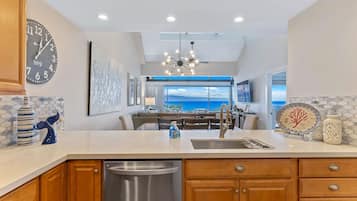 Condo, 3 habitaciones | Cocina privada | Refrigerador, horno, cafetera y tetera y tostadora