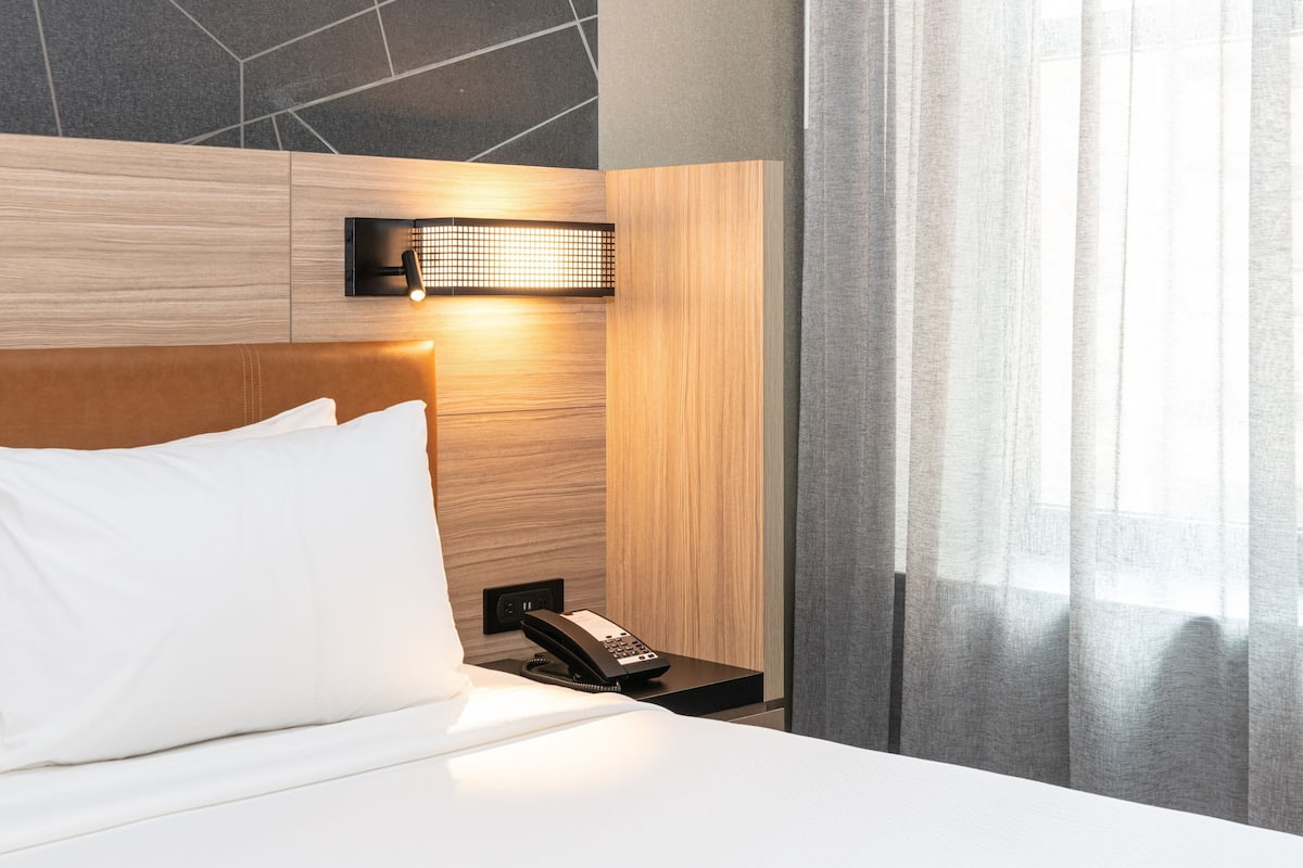 Desk, laptop workspace, iron/ironing board, free cots/infant beds