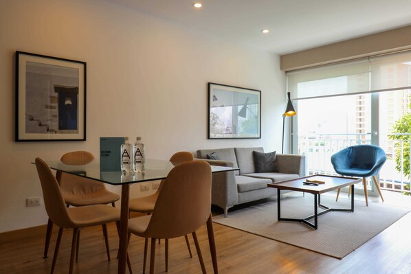 TV, offices - w*| Elegant 2BR in Barranco (Barranco)