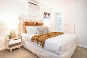 2 habitaciones, tabla de planchar con plancha, cuna de viaje y wifi 