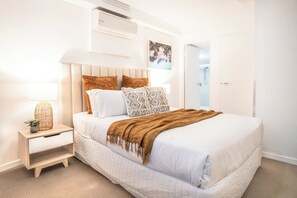 2 bedrooms, iron/ironing board, travel cot, WiFi