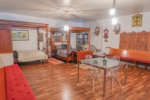 2 bedrooms, desk, iron/ironing board, free WiFi