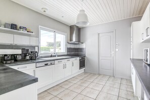 Réfrigérateur, micro-ondes, four, lave-vaisselle