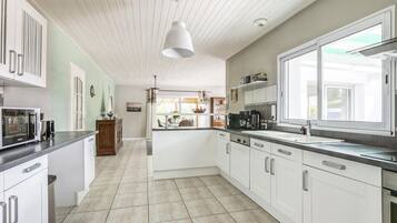 Réfrigérateur, micro-ondes, four, lave-vaisselle