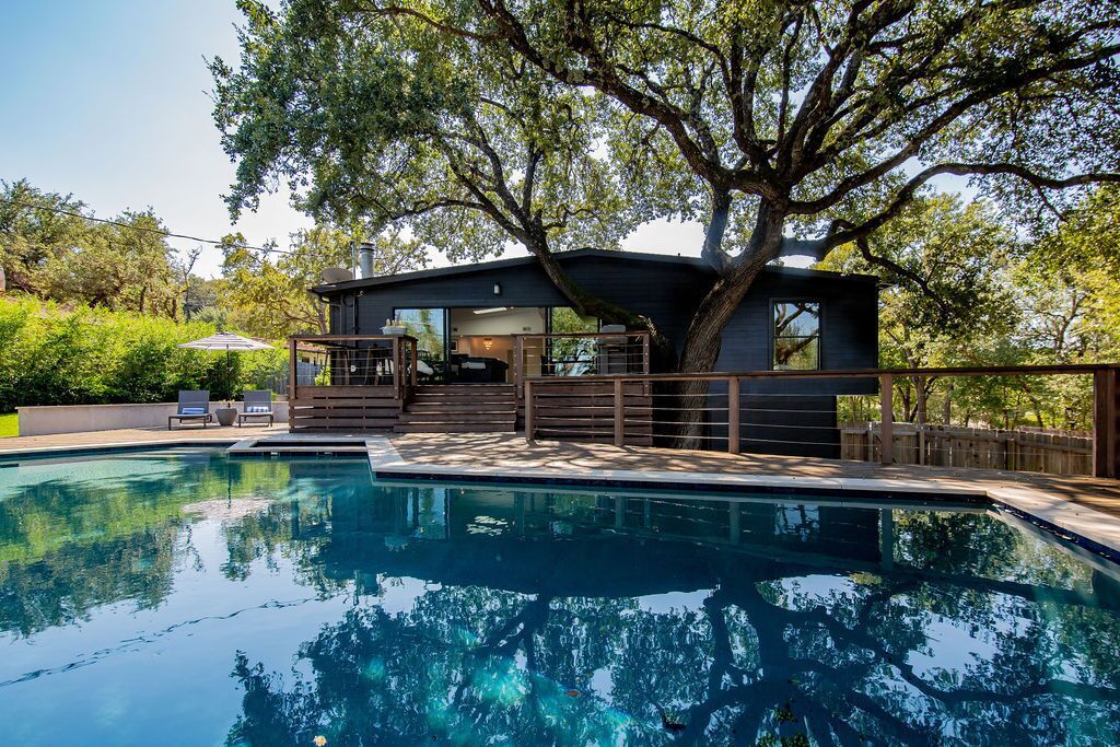 Pool | 5 Beds | Sleeps 10 - WalkerVR