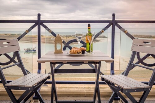 Seaviews Sovereign Harbour - adults-only apartment with stunning water views