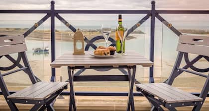 Seaviews Sovereign Harbour - adults-only apartment with stunning water views