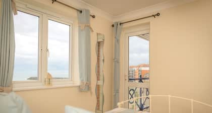 Seaviews Sovereign Harbour - adults-only apartment with stunning water views