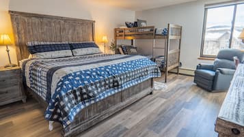 2 habitaciones, tabla de planchar con plancha, wifi y ropa de cama