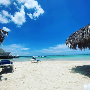 Beach - Residencial Cyntia Ejecutivo (Punta Cana)