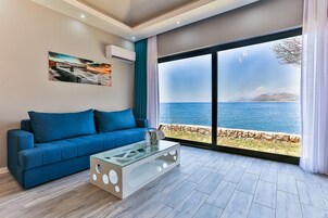 Caja de seguridad en la habitación y escritorio 