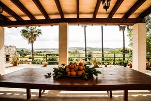 تناول الطعام بالخارج